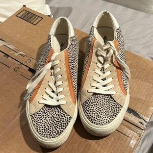 Madewell Sidewalk Low Top Sneaker
EUC! Size 9.5 women’s